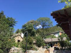 -百里峡七彩艺术小镇