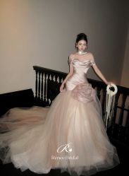 点击看大图 -Renee芮亦婚纱