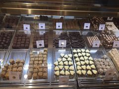 -VENCHI 闻绮(北京国贸商城店)