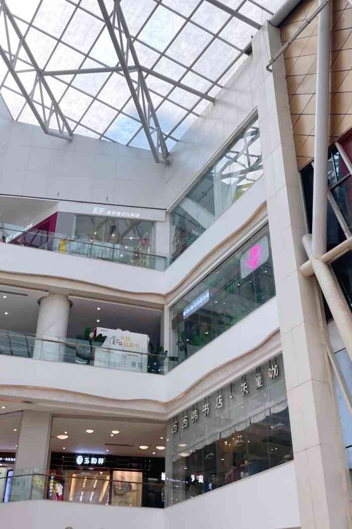 星光时代广场(南坪店)-"协信星光广场位于重庆市解放碑五一路金融街.