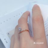 前几天入手了一款blingbling公主风格的钻戒