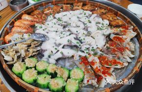 Three-color Steamed Boneless Wuchang Fish