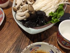 -毛辣果·贵州红酸汤牛肉火锅(西单店)
