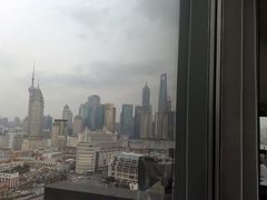 对岸陆家嘴风景-上海外滩豫园万丽酒店