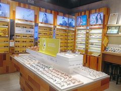 -LOOK眼镜·蔡司依视路配镜(宝山万达店)
