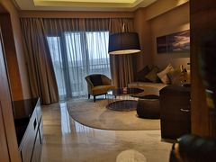 -上海滴水湖皇冠假日酒店