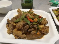 溜三样-金湾东北菜馆