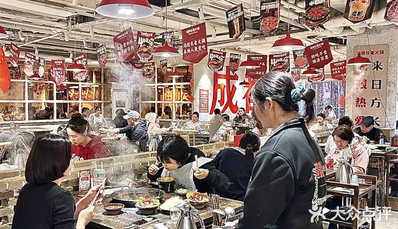 姐妹聚餐好去处，这家店圣诞氛围已拉满❗