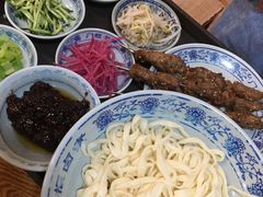 老北京炸酱面-门框胡同百年卤煮(新街口店)