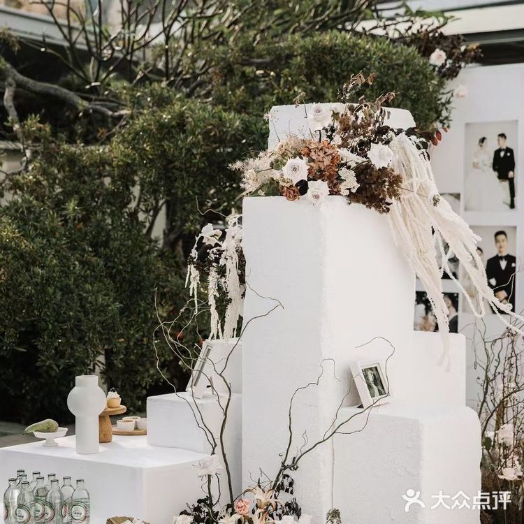 户外侘寂风婚礼，干干净净就很美好