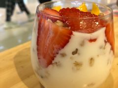 水果酸奶燕麦杯-Dreamsalad梦想轻厨(健康轻食·减脂沙拉·意面·祖庙店)