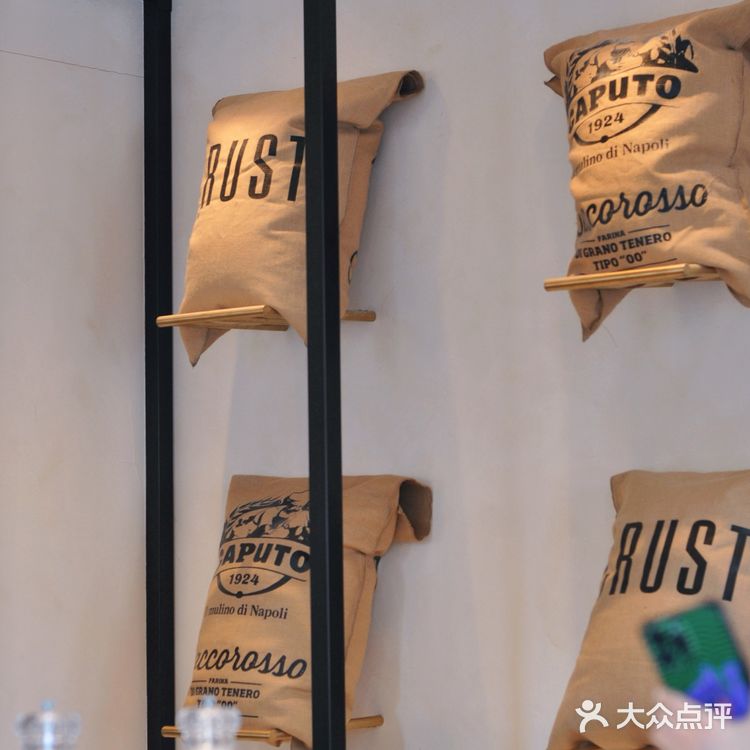 在贝尔格莱德吃围炉披萨