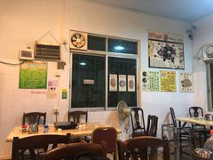 大堂-华哥新鲜猪精品美食