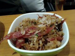 腊肠煲仔饭-洪氏嗨捞·广东猪肚鸡·椰子鸡火锅(西咸万象城店)