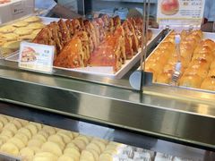 面包甜点陈列柜-鲍师傅糕点(海岸城店)