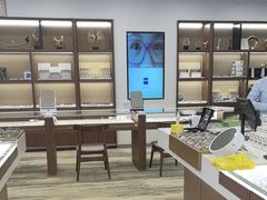 -三目眼镜·蔡司视觉合作店(青浦宝龙店)