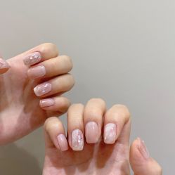 -花岐款式专研健康美甲沙龙