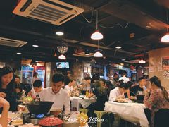 大堂-鲜入围煮花胶鸡海鲜火锅