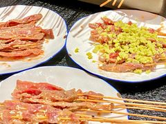 -何妹湿辣牛肉·粤式烧烤砂煲(桂雅路店)