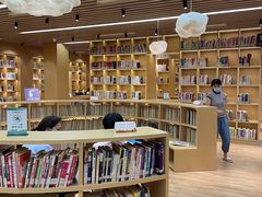 -漕河泾街道图书馆(漕河泾社区文化活动中心店)