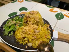 菠萝虾仁炒饭-越弥越南传统美食馆