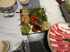 -红鼎豆捞·非遗鲍皇汤火锅(宝丰路店)