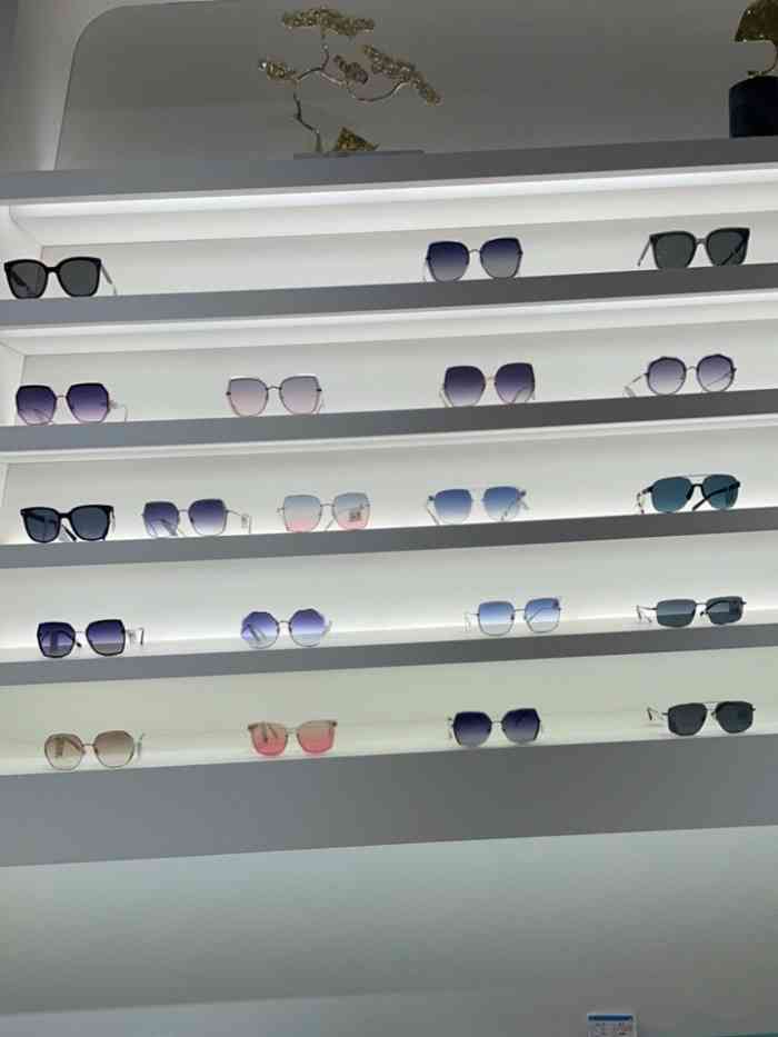 宝岛眼镜(昆明大悦城一店)-"位置特别好找,我们开车来的,停车场上来就