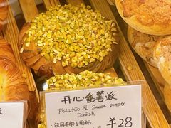 -天井·丑面包搭咖啡