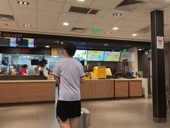 -麦当劳(上海虹桥站30B检票口楼上)