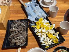 -果松木炭酸菜铜火锅·外婆参鸡汤