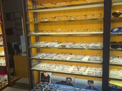 -优医视平价眼镜蔡司依视路折扣工厂店(十里堡店)