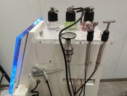 -LESSMORE科技头皮理容中心