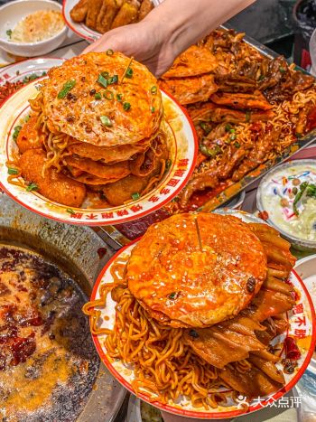 《关于我在串串店DIY鸡蛋鸭掌汉堡这件事》