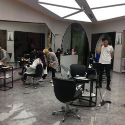 -变画·发型STUDIO