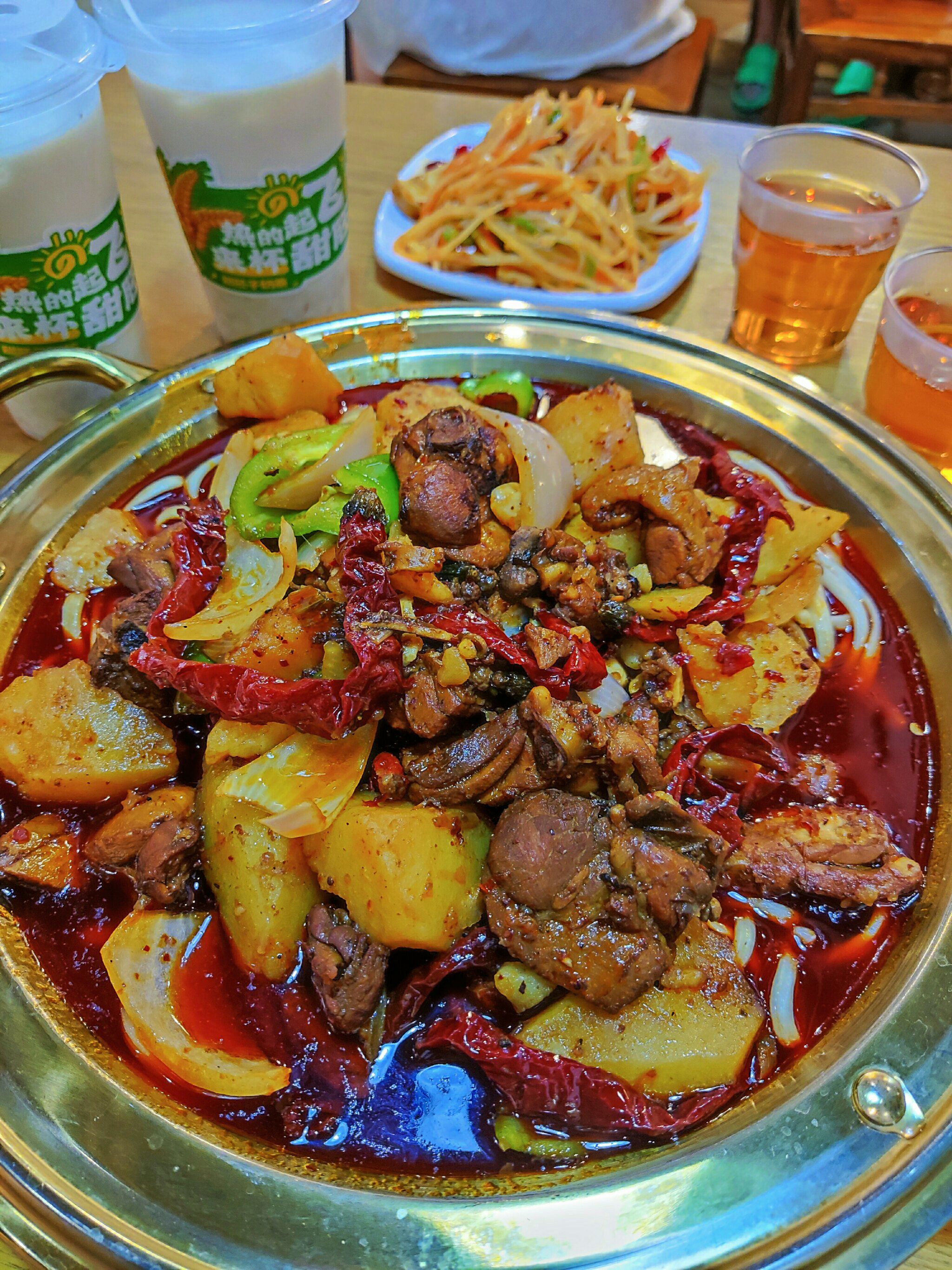 香辣过瘾的大盘鸡,吃了感觉特别爽!
