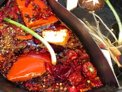 红油菌汤鸳鸯锅-贰回巷火锅馆(钟楼店)