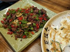 小炒牛肉-邛海风味特色菜馆
