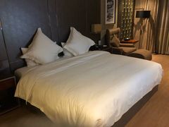 -武汉光谷广场杨家湾地铁站怡程酒店