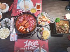 豪华海鲜肥牛泡菜锅-仙隐小鹿中華の日料(荣民龙首广场店)