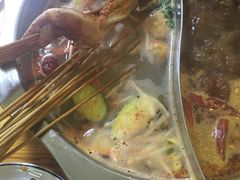-何氏串串香火锅(翠亨店)