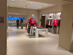 -URBAN REVIVO(济南领秀城贵和购物中心店)