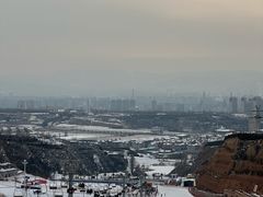 -采薇庄园四季滑雪场