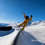 滑雪唉！这个宝贝太可爱了吧！