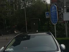 -枫蓝国际购物中心-地面停车场
