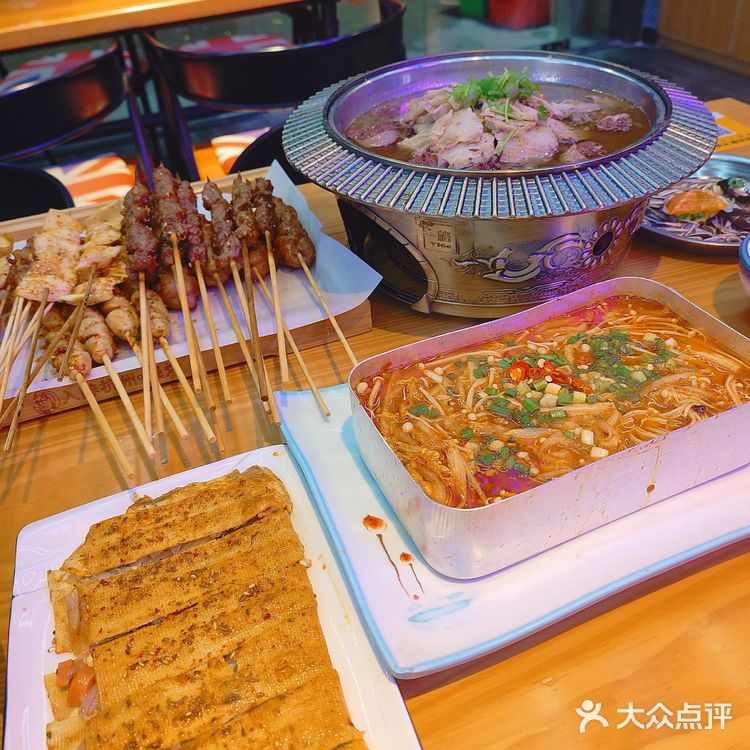 可以唱歌的东北特色杀猪菜撸串夜宵店
