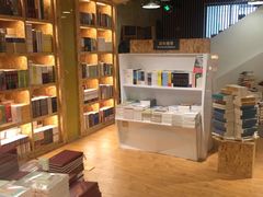 -新华里咖啡书吧(新华书店小寨店)