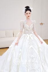 -曼青婚纱礼服馆
