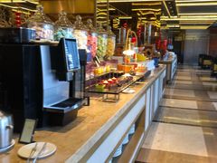 自助取餐区-大中华希尔顿酒店-念自助餐·嗨啤·小龙虾