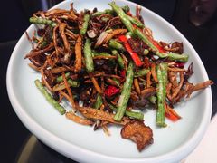 豆角茶树菇-闫府私房菜·百年鲁菜(恒隆店)