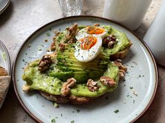 牛油果煮蛋吐司-RAC BAR(安福路店)